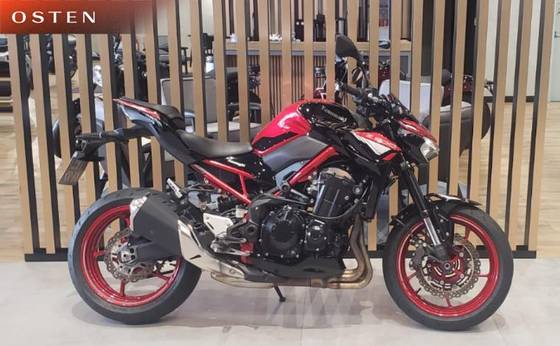 KAWASAKI Z900 KAWASAKI Z900